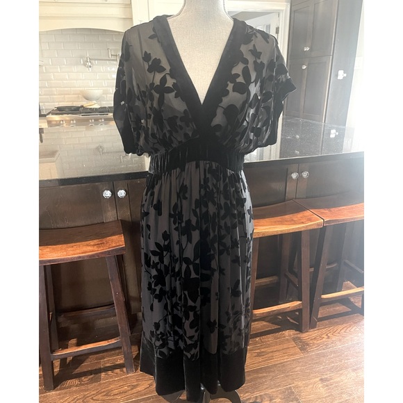 Gorgeous elegant BCBG dress - Picture 3 of 7